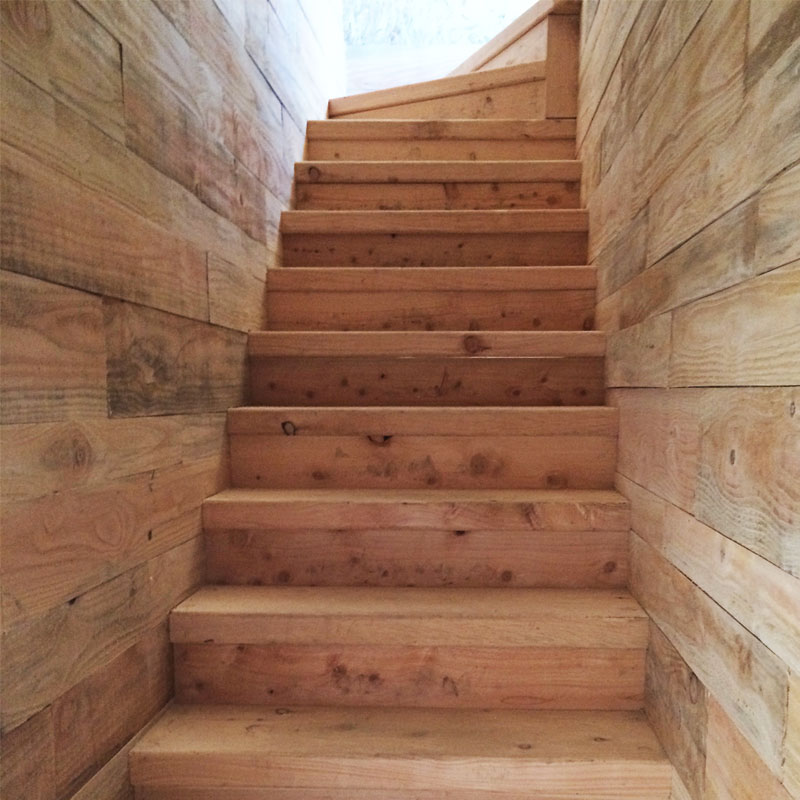 MURO ESCALERA CASA